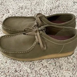 Clark’s Wallabees, olive green suede, size 9, excellent condition! Clarks | Shoes | Clarks Wallabees Olive Green Suede Size 9  main image 2